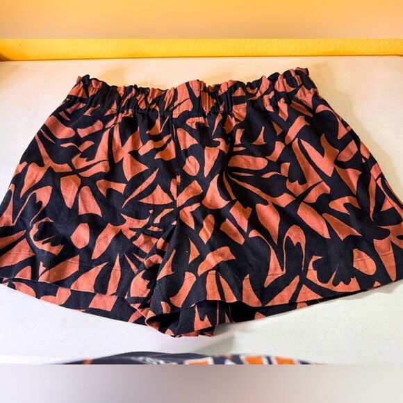 A new day patterned shorts - Picture 1 of 5
